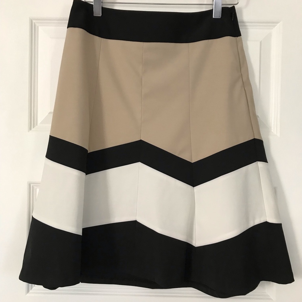 High-waisted A-line skirt